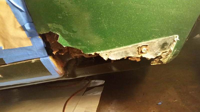 This was mostly bondo’ed over before I removed the fender. Thanks, whoever repainted the car years ago!